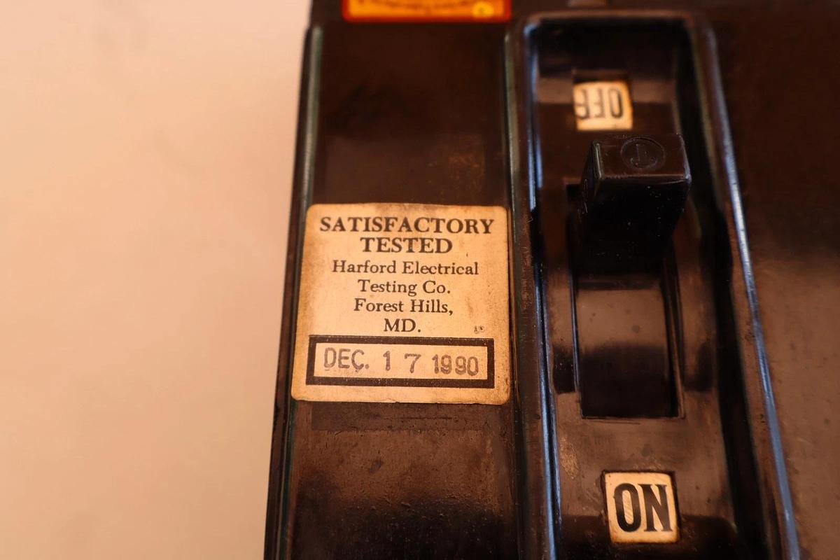 Used Trumbell 100Amp Circuit Breaker ATB32100 125-250VDC 250VAC 3 Pole USA