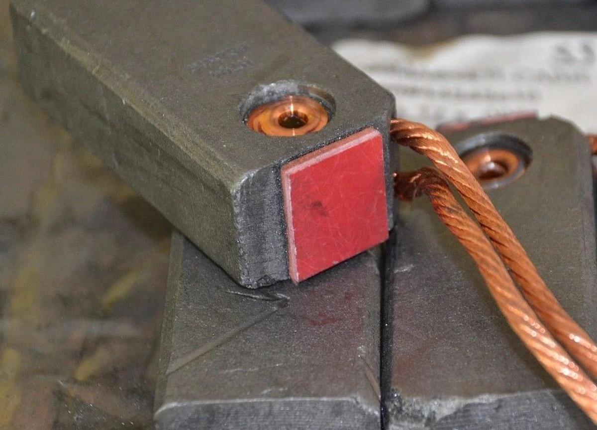 5) HELWIG GRAPHITE MOTOR BRUSH BRUSHES H704  3-1/8" x 1-1/2" x 1"  NEW