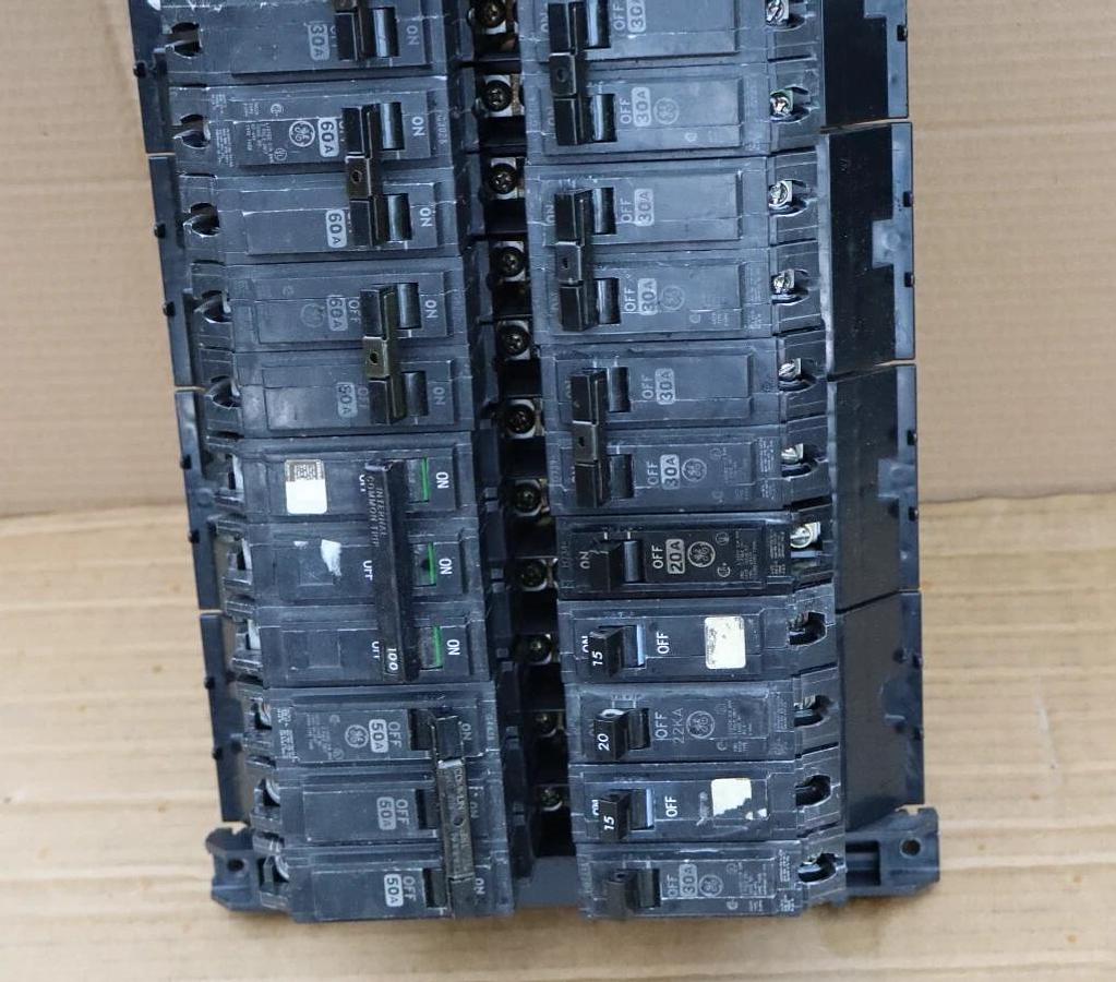 Used General Electric 225A GE A Series Panelboard Interior AQL3422AT 208y/120 3ph 4w