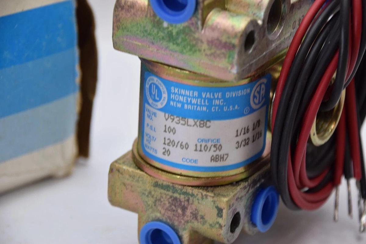 (NEW) HONEYWELL / SKINNER V935LX8C 100psi 110/120V 50/60Hz Solenoid Valve