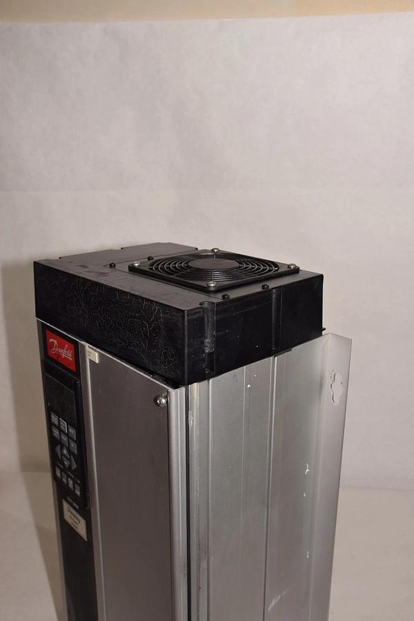 Used DANFOSS VLT5011PT5C54SBR1DLF00A00C0 VLT 5000 12.2kVa Drive