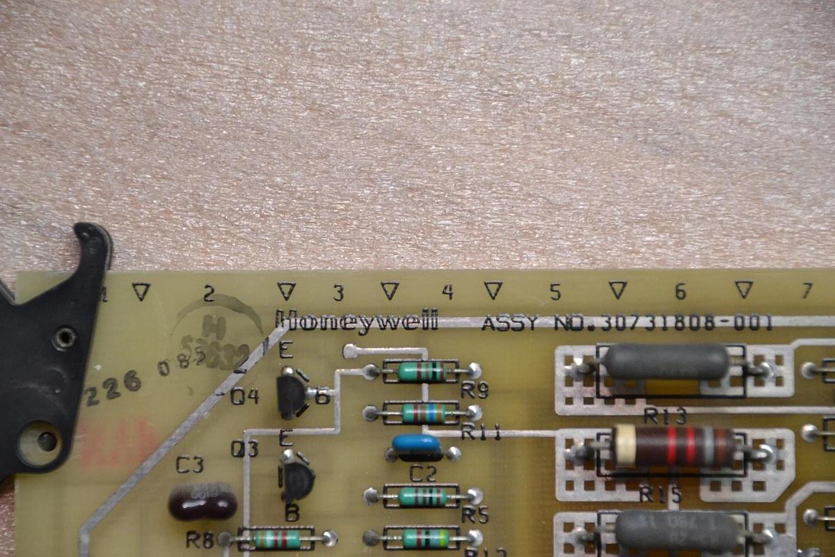 Used HONEYWELL 30731808-001 R08045055 Q113 REGULATOR CARD