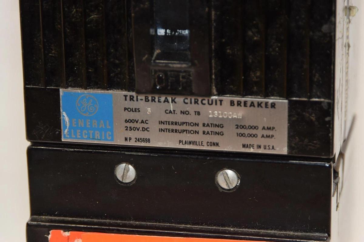Used GE GENERAL ELECTRIC TB13100AW 100A 100 Amp 100A 600Vac 3P Circuit Breaker *CHIP*