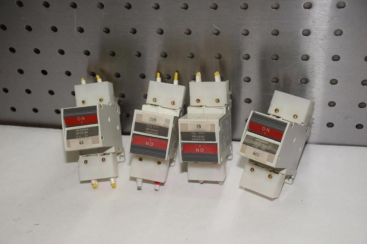 Used (LOT OF 4) MITSUBISHI CP30-BA 2 POLE 5A 250VAC 125VDC CIRCUIT PROTECTOR