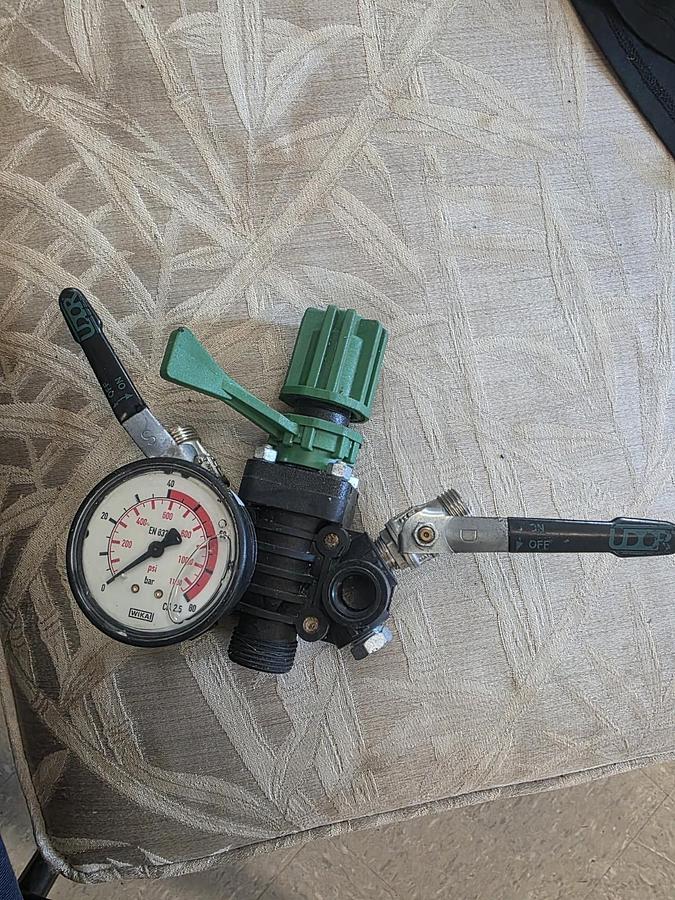 (NEW) NORGREN R07-102-RNEA Regulator with Meco 100 0-15psi Gauge