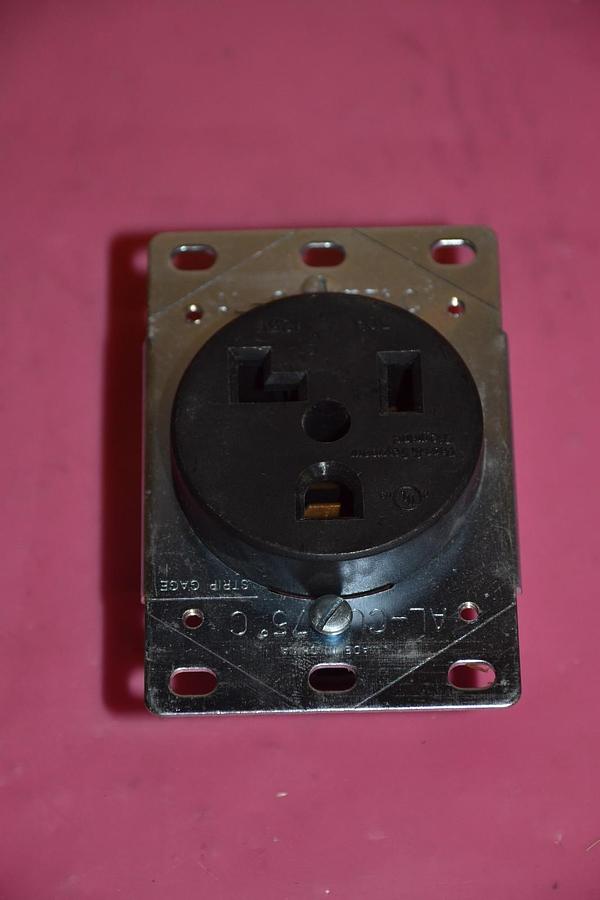 Used PASS & SEYMOUR RECEPTACLE AL-CU 75 DEGREES CELSIUS