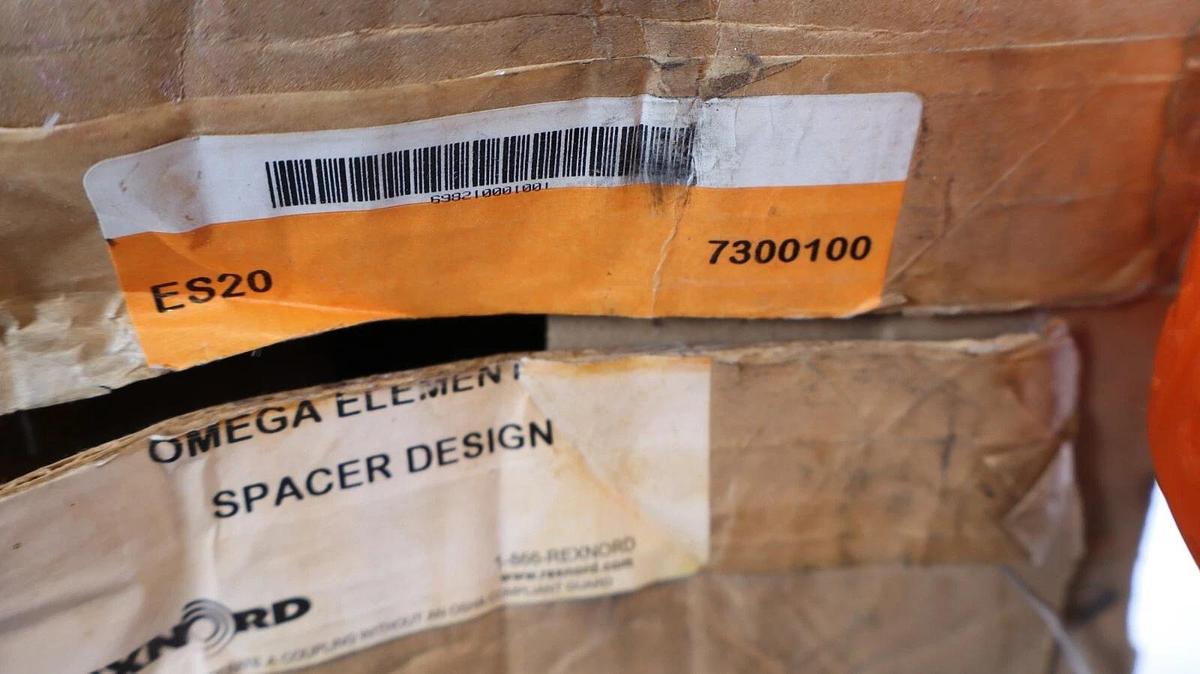 REXNORD Omega Element Elastomeric Spacer Coupling ES20 7300100 (NOS)