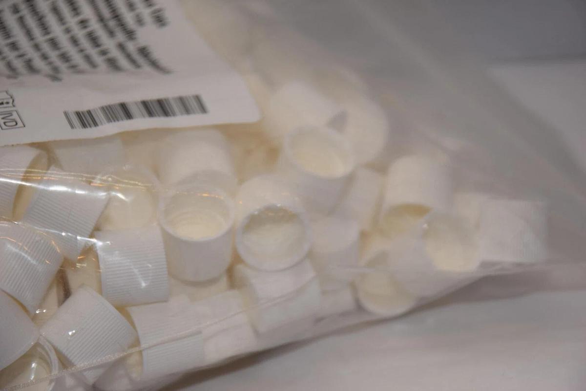 (NEW - Lot of 500) SIEMENS MEDICAL SOLUTIONS L2ZC , 90903 Diluent Tube Caps