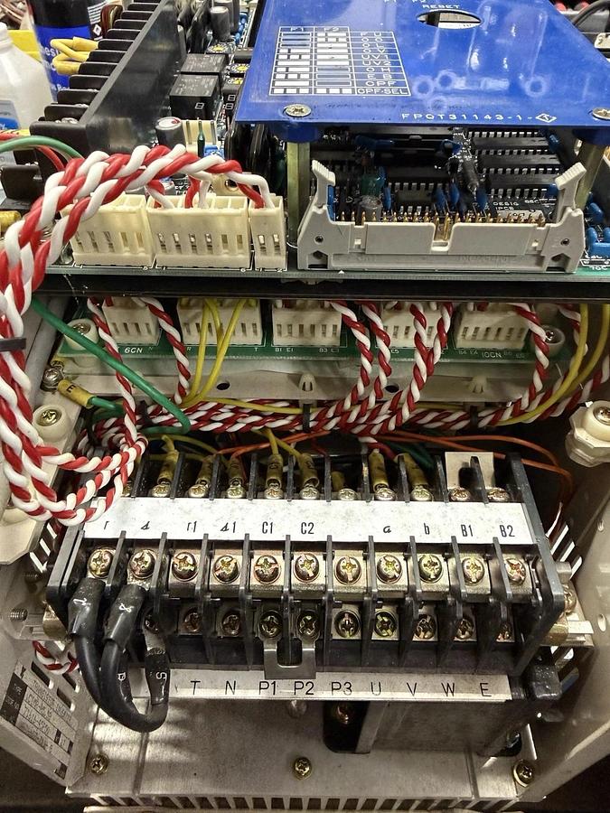 YASKAWA Varispeed CIMR-H5.5B  7.5 kva 10 HP H5.5B CIMRH5.5B  New