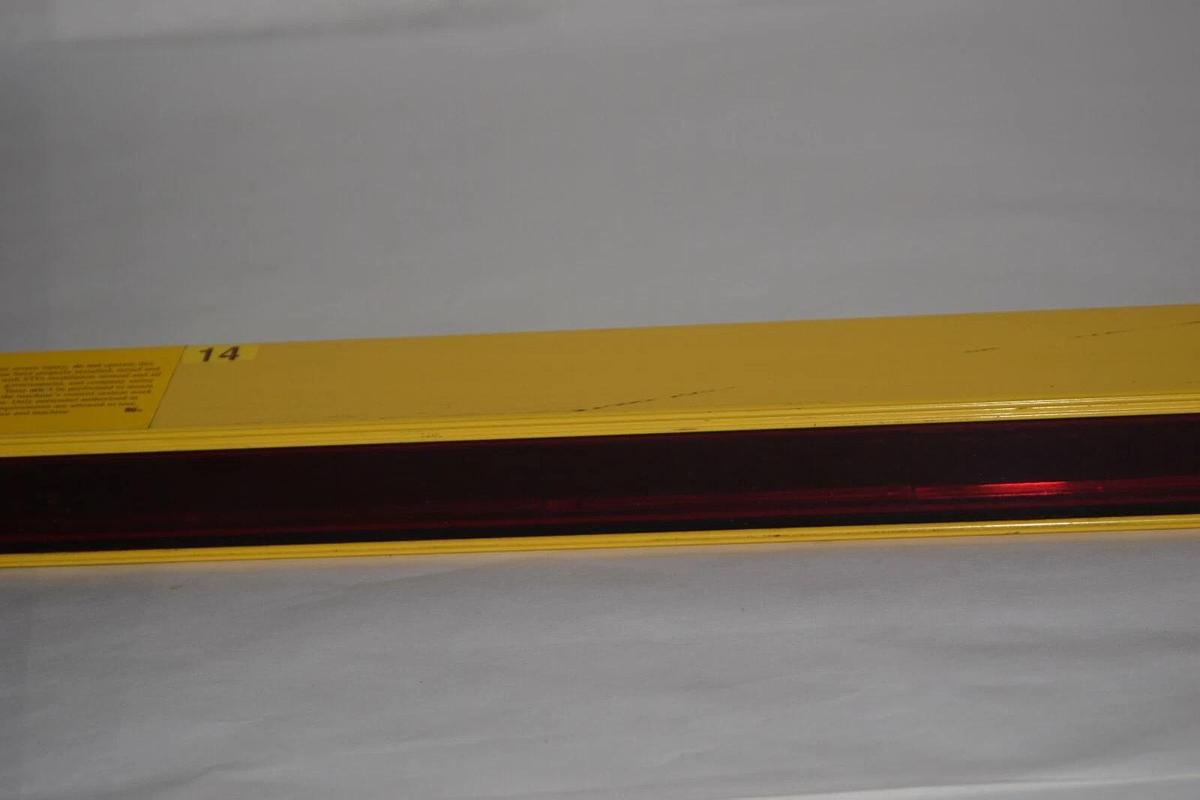 Used STI MS46SR-14-1130-Q1-R-NC-FP-HA1 70158-1809 Transmitter Safety Light Curtain