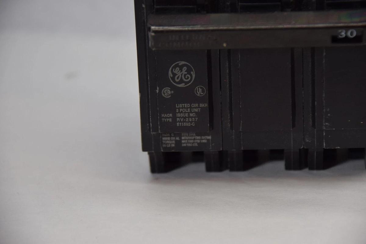 (NEW) GE GENERAL ELECTIRC RV-2937 , E11592-C 3 Pole 30Amp Circuit Breaker