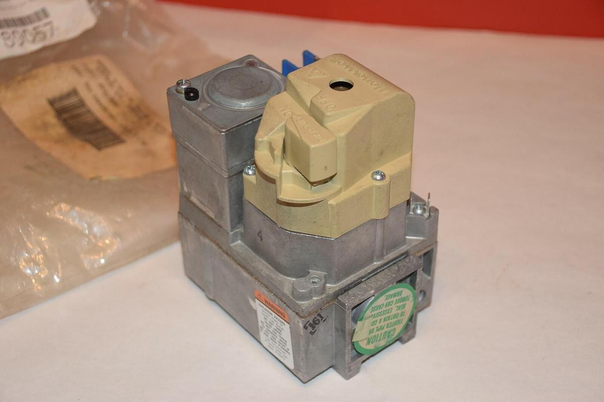 NEW HONEYWELL VR8440C 3031 VR8440C3031 24V 50/60Hz 1/2" x 3/4" GAS VALVE