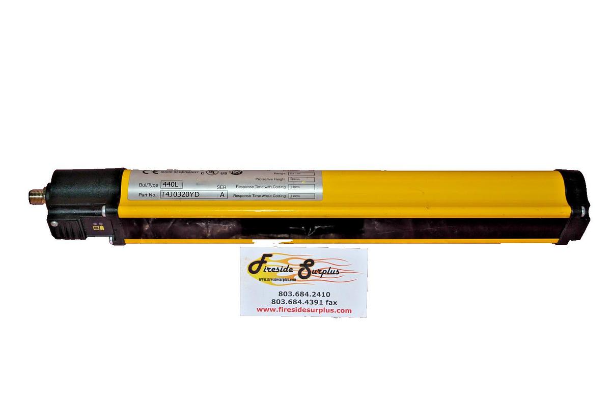Used Allen Bradley AB Safety Light Curtain GuardShield T4J0320YD 440L SER. A 24V 24 V