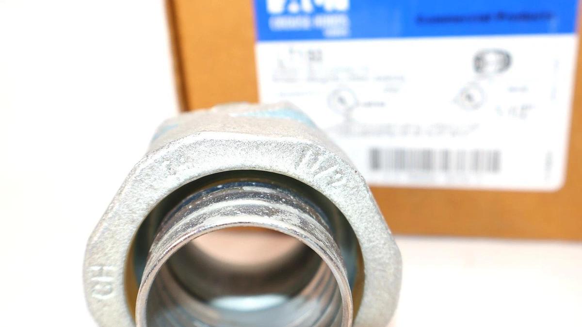 Eaton LT150 1-1/2" Liquidtight Flexible Metal Conduit Fitting (New - Box of 2)