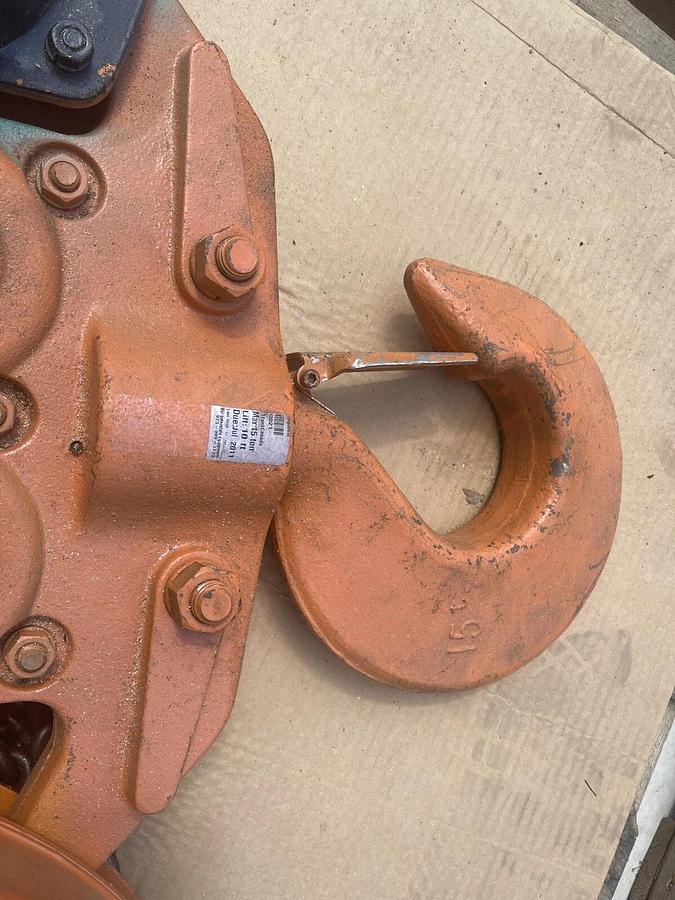 Used Ingersoll Rand Roughneck 15 Ton Chain Hoist Model VL2-150 10ft lift  30k lb