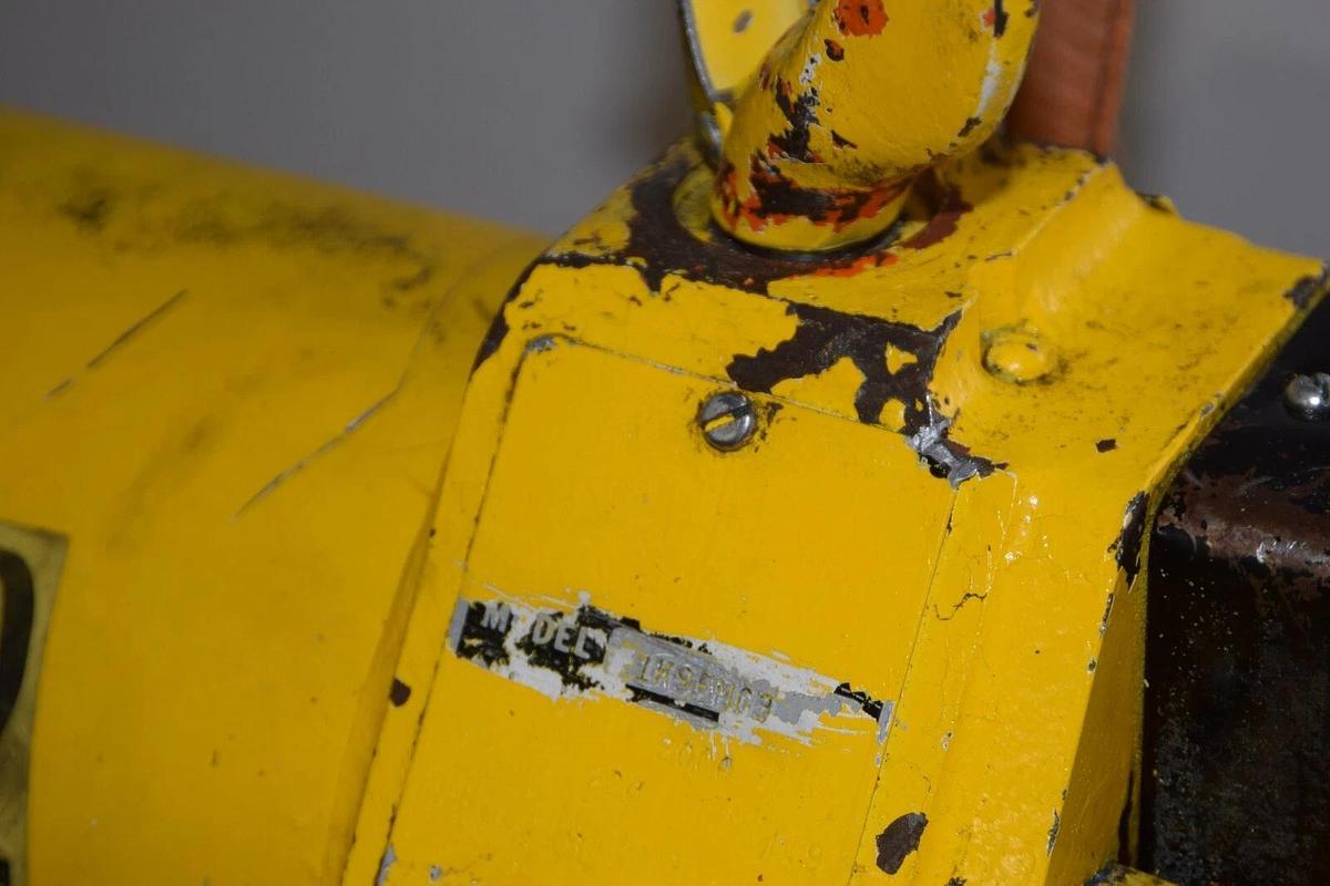 Used Yale Electric Chain Hoist 1 Ton 2000lb 10' Chain Drop 1K9FMG3 220v 3Ph 1T