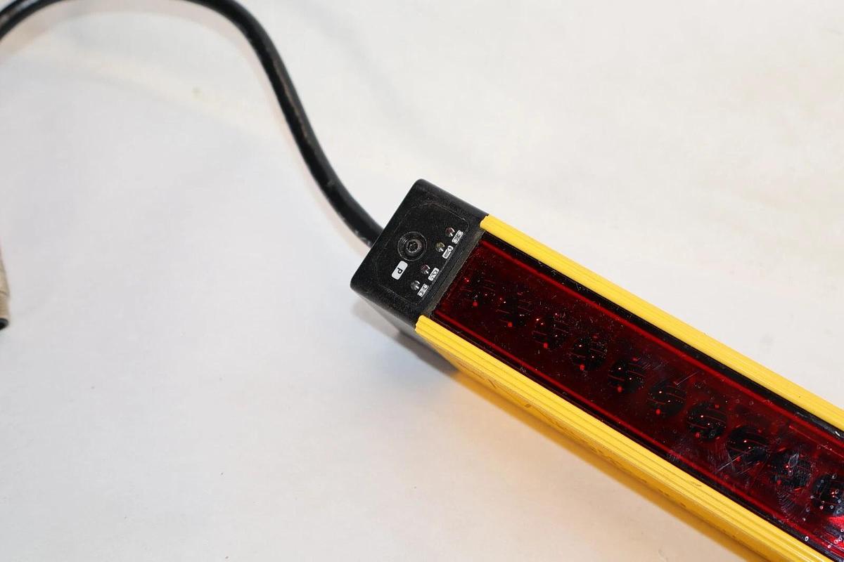 (NEW) STI MS46SR-20-435-Q1-R-NC-FN , 70158-1044 Receiver Light Curtain