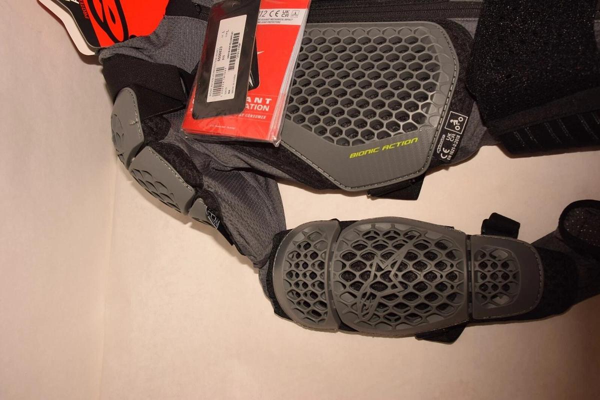 (New) BIONIC 6506823 Action V2 Protection Jacket Gray / Black / Yellow - Large