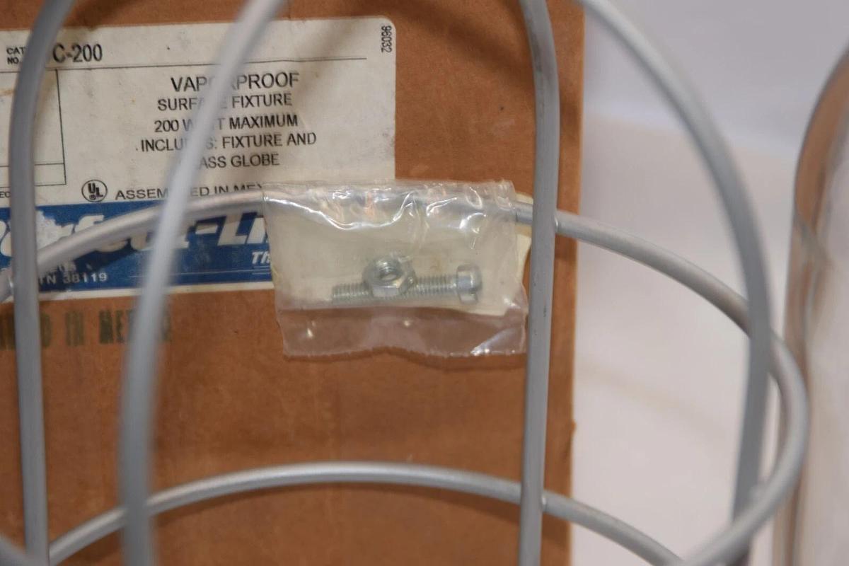 (NEW) THOMAS & BETTS VC-200 Vapor Proof 200W Fixture & Glass Globe Fixture