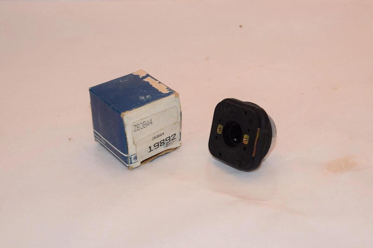 (NEW) TELEMECANIQUE ZB3BA4 Push Button