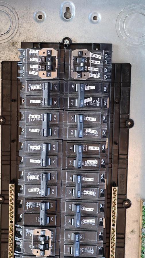 Used EATON Cutler Hammer BRP40N200G Panelboard Loadcenter 200A 120/240 1ph 3w 125A Mn