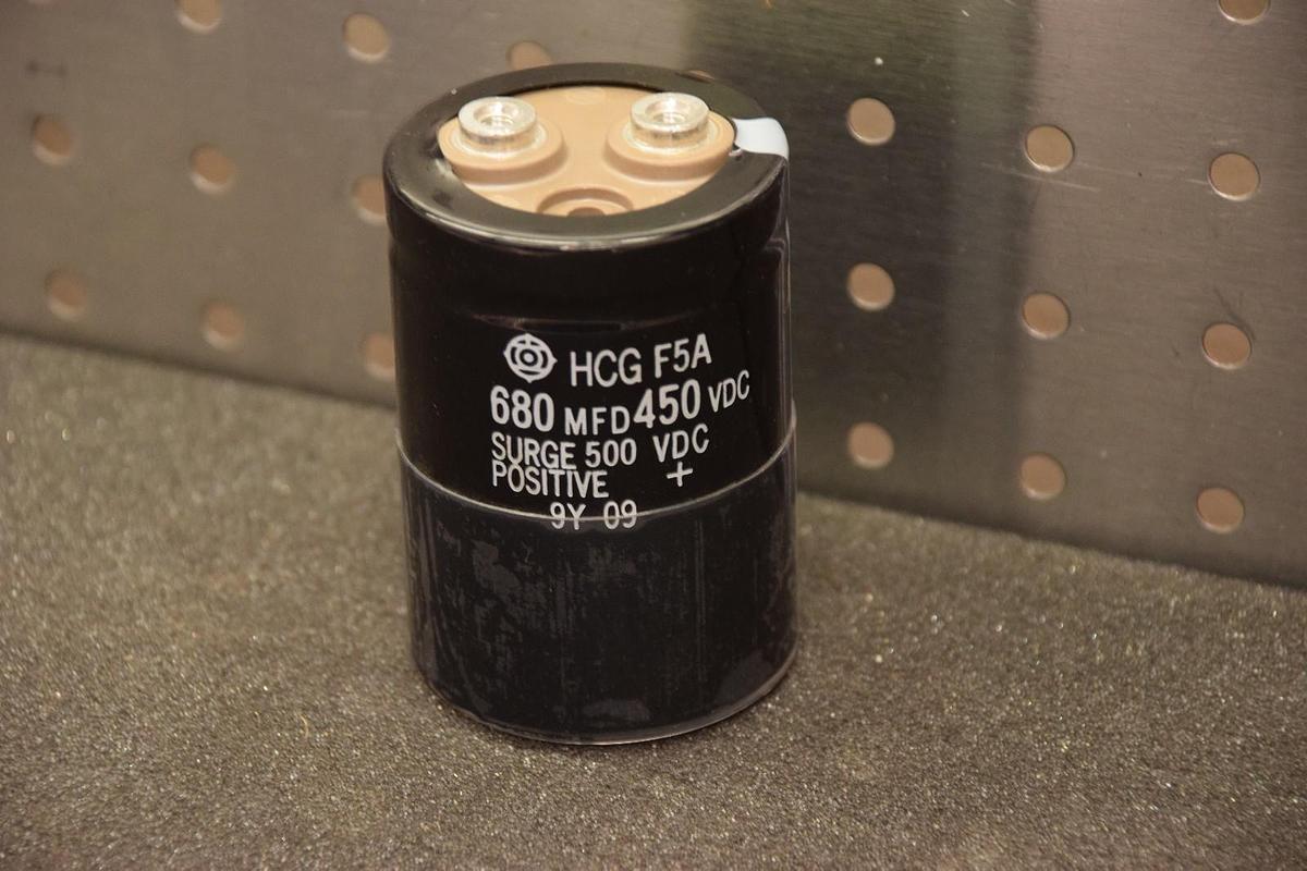 AMP HCG F5A HCGF5A 680 MFD 450 VDC SURGE 500 VDC CAPACITOR NEW