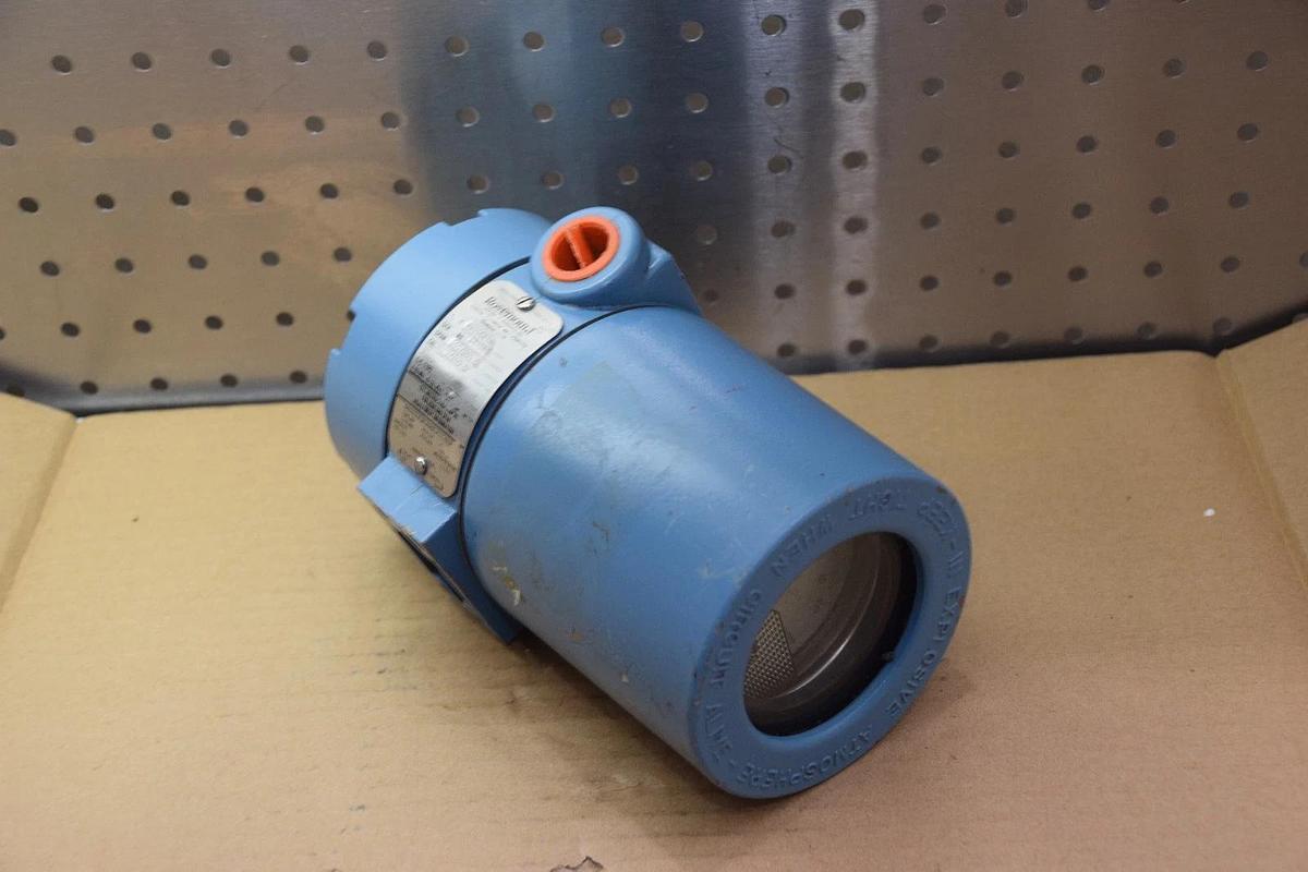 ROSEMOUNT 0444TJ1U1C2NA 0 TO 300 DEG. CELSIUS TYPE J TEMP. TRANSMITTER NEW