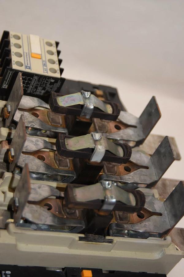 Used TELEMECANIQUE LC1 F 265 LC1F265 285A 120/127V Coil Contactor