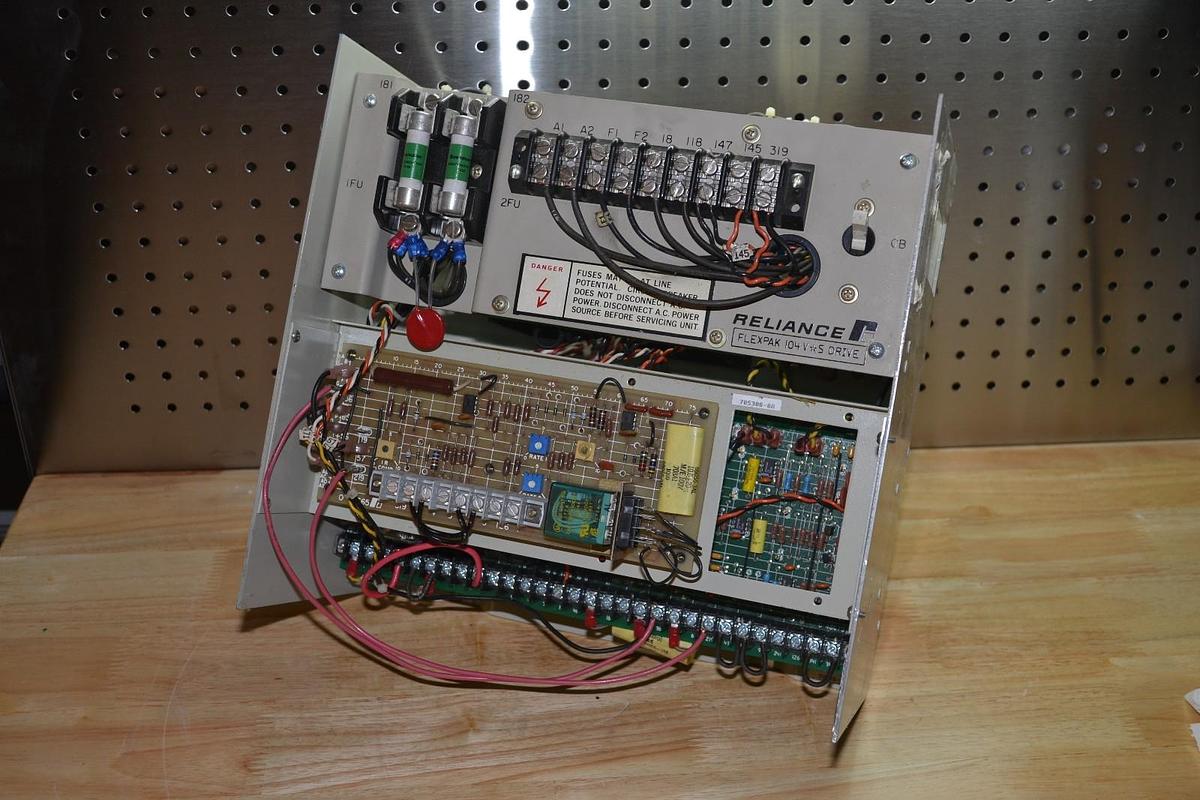 Used Reliance Flexpak 104 VS Drive 18C301 1/2hp .5hp 115vac 1ph 7.5A