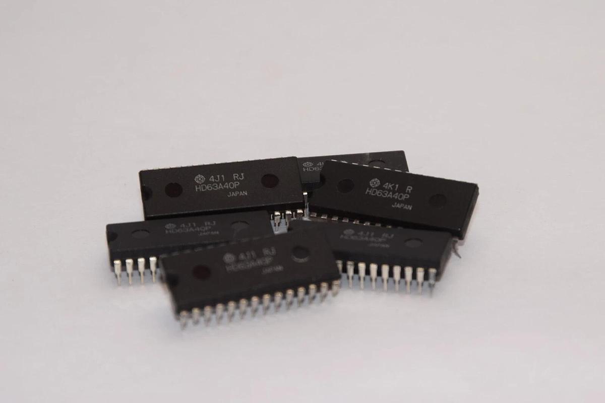 (NEW - Lot of 6) HITACHI HD63A40P 28-Pin Semi-Conductor