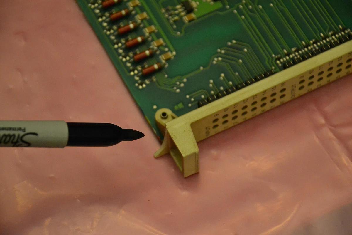 Used ABB CIRCUIT BOARD CARD DSQC 223 DSQC223 YB 560103 BD/4 DSQC223 YB560103BD/4