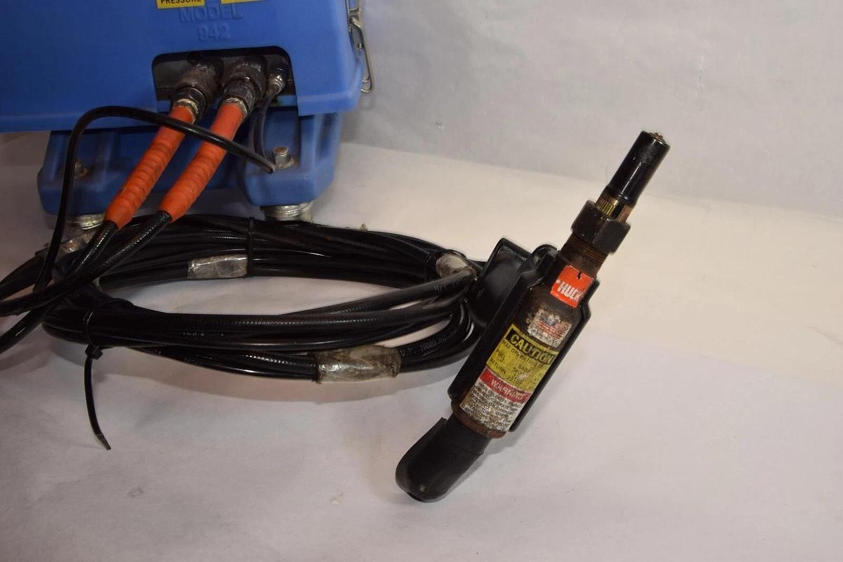 Used HUCK 942 Powerig Hydraulic Unit with HUCK Riveter gun 99-2737 tip