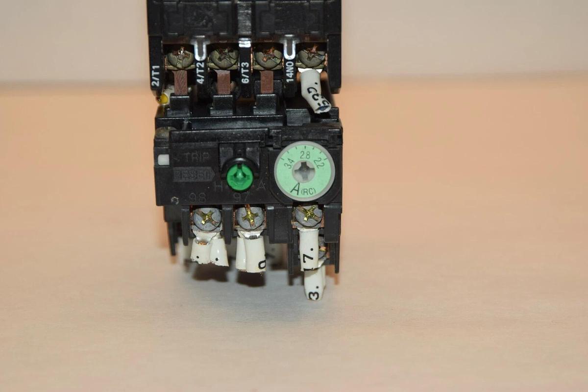 Used MATSUSHITA FC-15N STARTER WITH FT-15N RELAY 2.2A-3.4A 100-110V AC 50/60Hz COIL