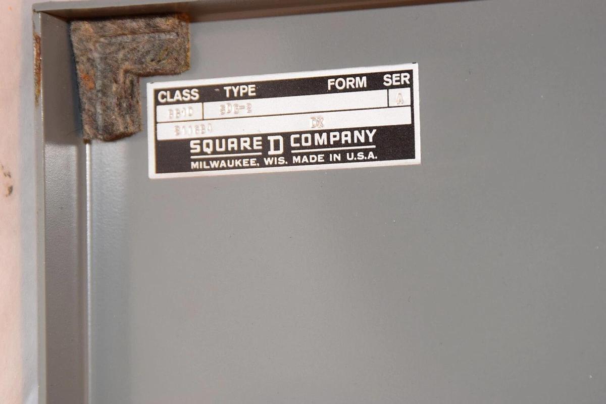 Used SQUARE D 8810 SDG-2 Enclosure w/ Reversing Contactor Size 2 8810 SD0-2  220/240v