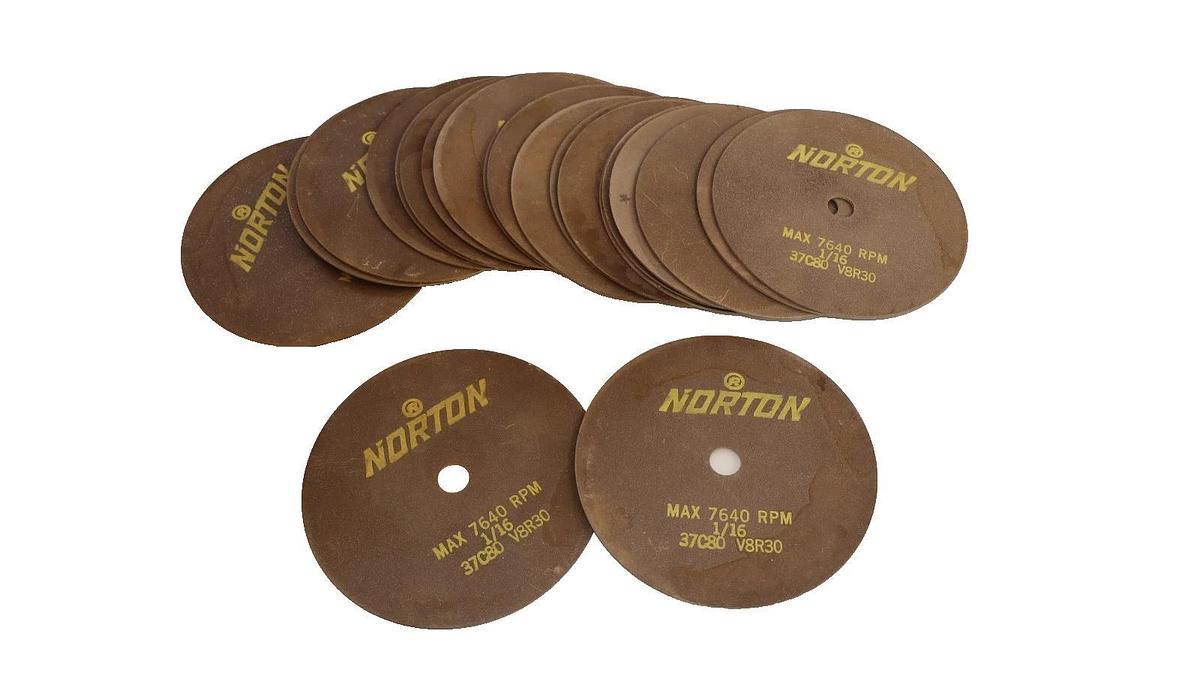 (Lot of 23) NORTON 37C80 V8R30 37C80V8R30 1/16" 7640rpm 6" Grinding Wheel NEW