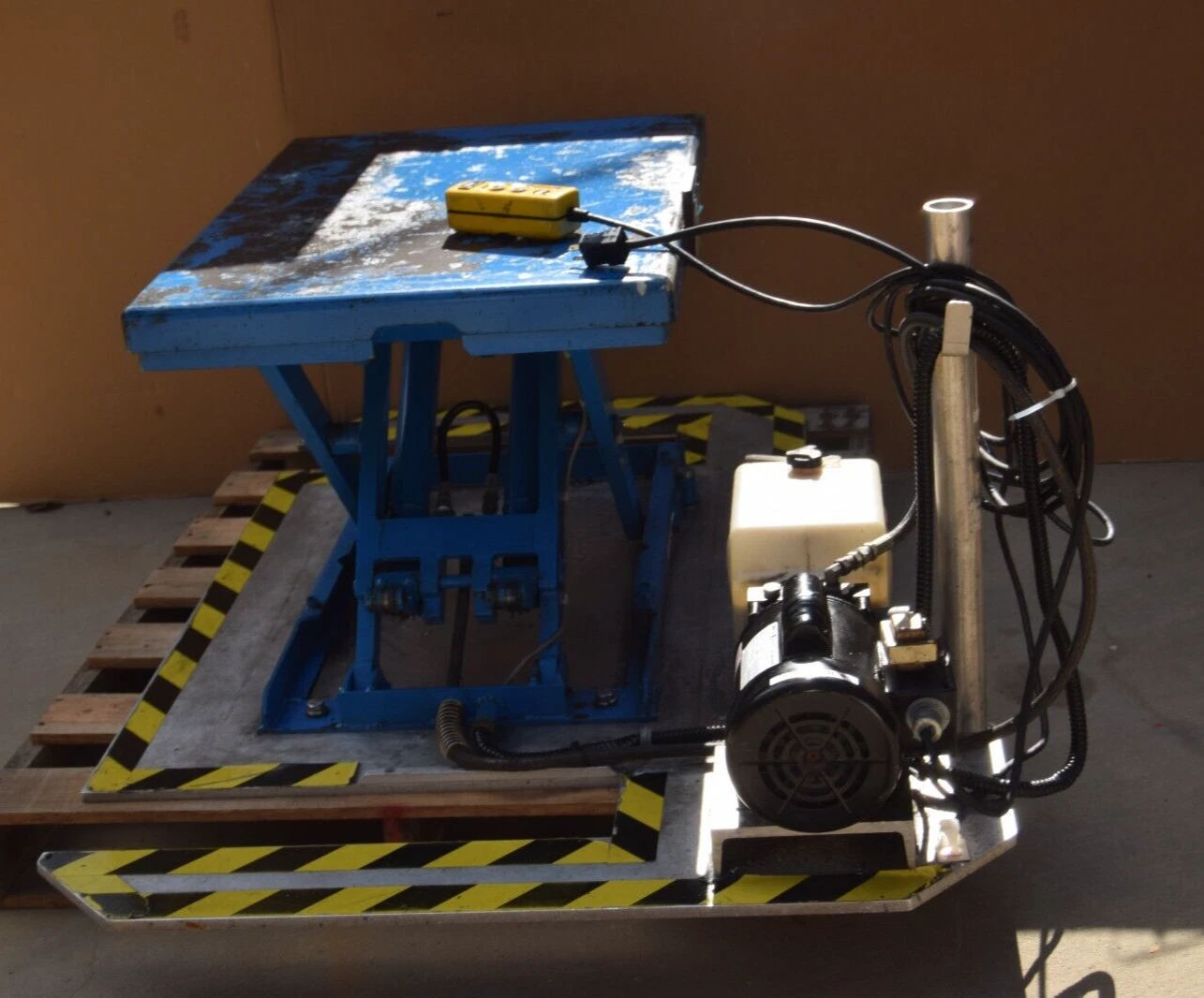 Used Bishamon LX50 Hydraulic Scissor Lift Table 1,100lb Capacity 115/230v w Pump