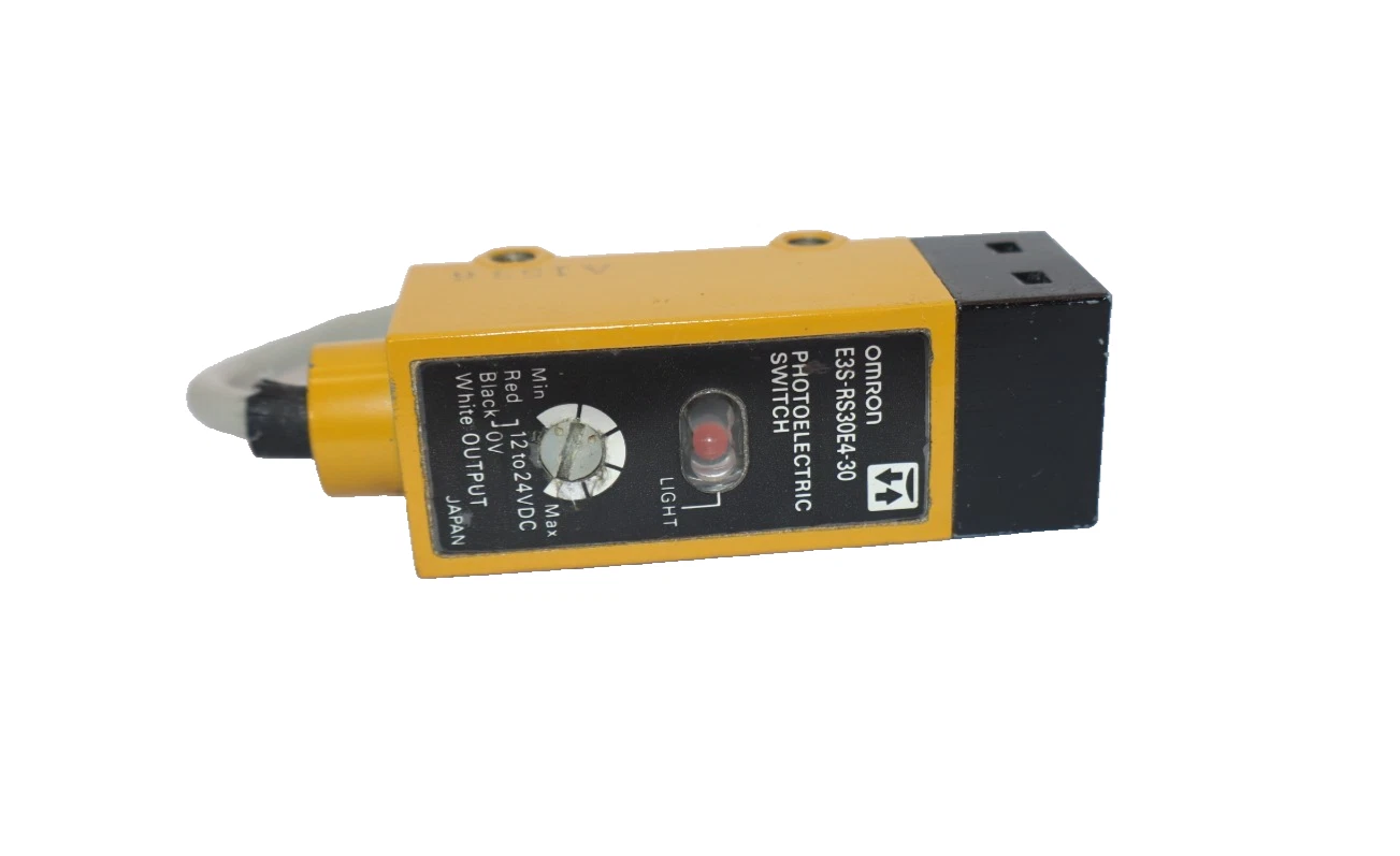 Used Omron Photoelectric Switch E3S-RS30E4-30 , E3SRS30E430