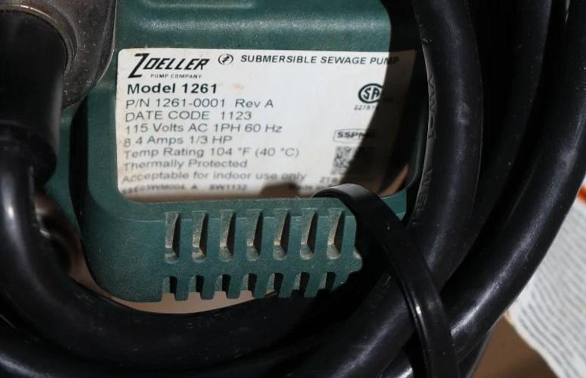 Used Zoeller Submersable Sewage Pump 1261-0001 1261 Rev A 1/3hp 115v 1P 8.4A 2" NPT