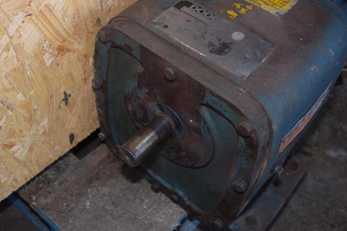 Used DODGE TM DR300 INLINE GEAR REDUCER 25.6:1 RATIO 7.42 HP T10309 XL