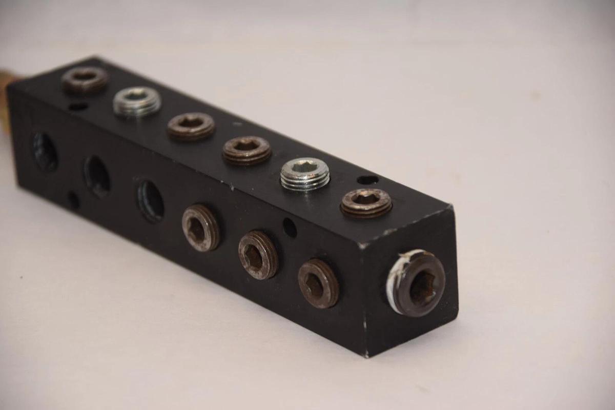 Used POLYCONN INC. MCM10-125R-06B 12-Port Manifold