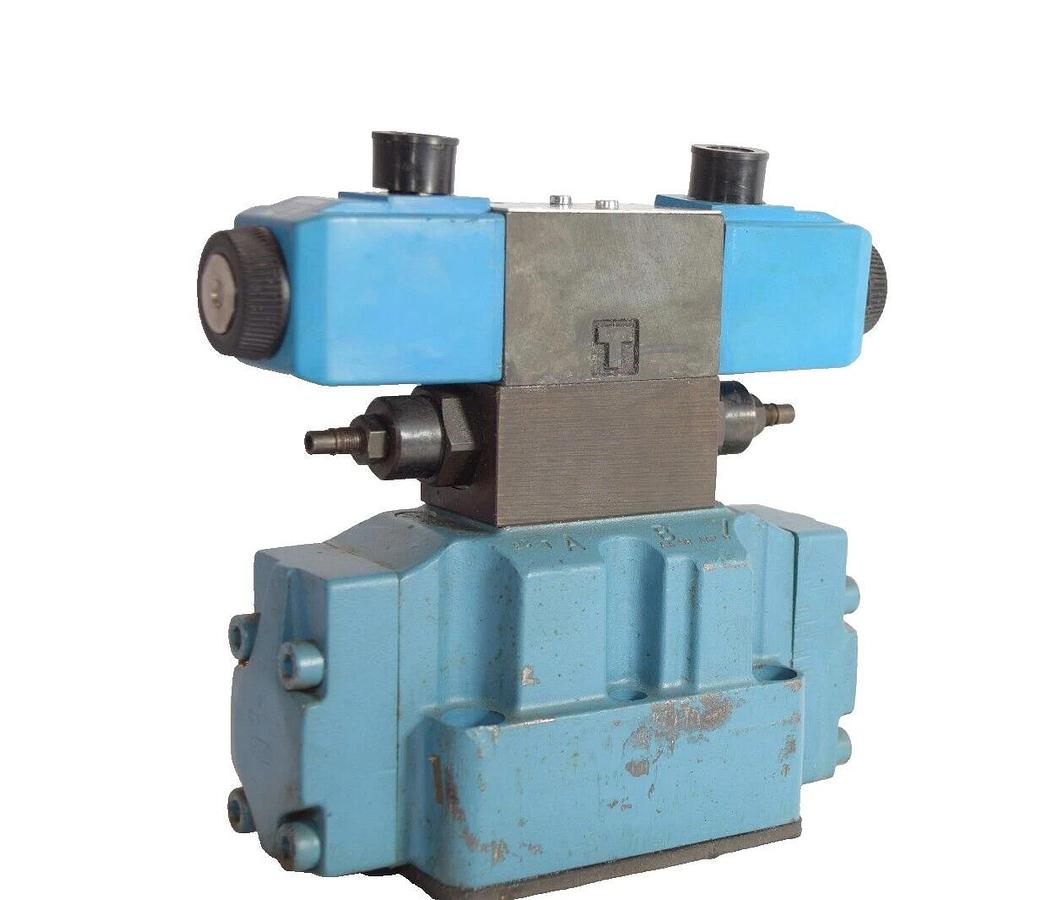 Vickers Directional Control Valve DG5V72C2TMUH730 DG4V-3-6C-M-U-H7-60 *NOS*
