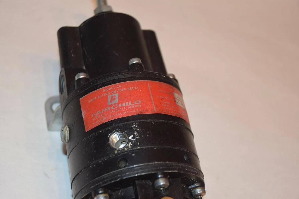 Used FAIRCHILD MODEL 24 0.5-30 SPRING RANGE 10-120psig Snap Acting ON/OFF Relay