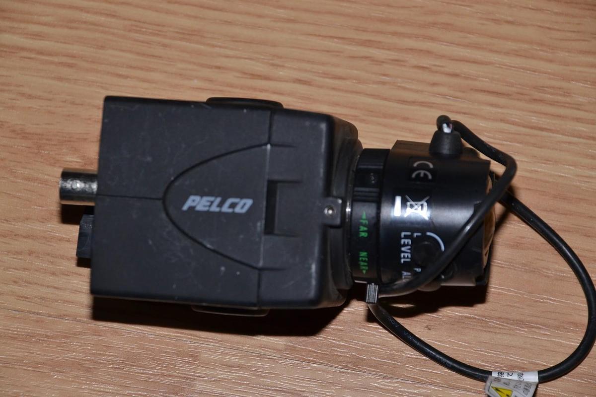 Used Pelco Ultria Hi-Res C10DN-6  Day/Night Security Camera CCTV 540TVL with Lens