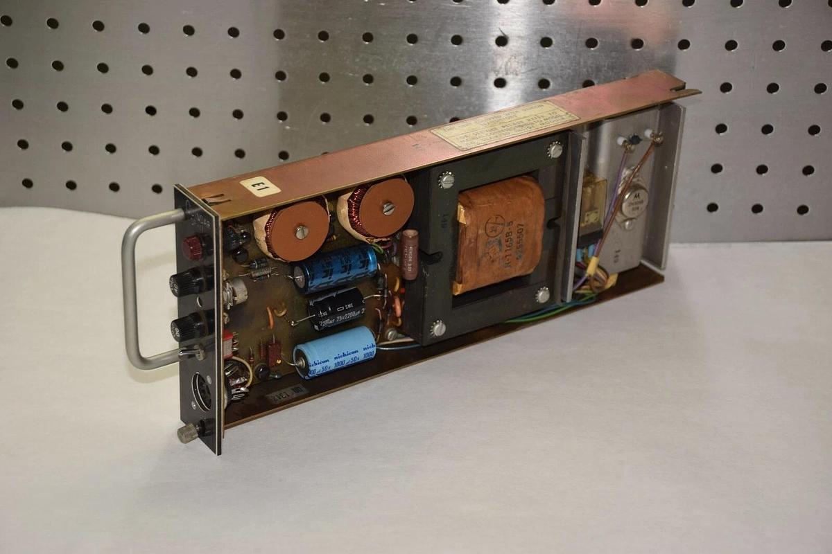 Used QUINDAR QP-17 QP17 115VAC IN 12VDC Out Power Supply