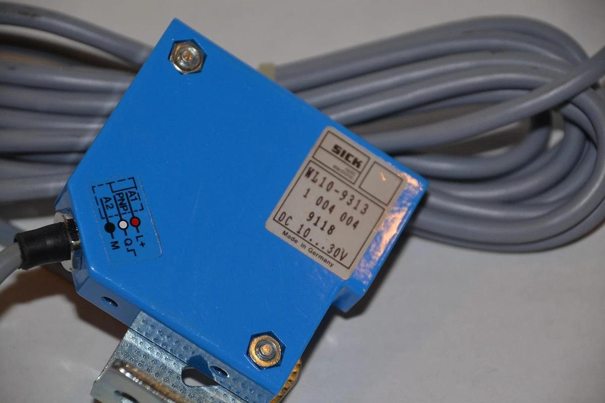 SICK Photoelectric Sensor WL10-9313 WL109313 WL10 9313  NEW