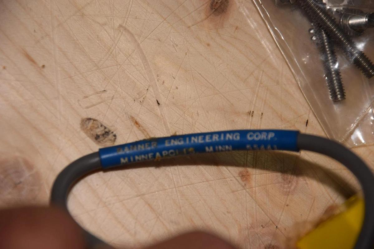 BANNER SM812LV PHOTOELECTRIC SENSOR NEW