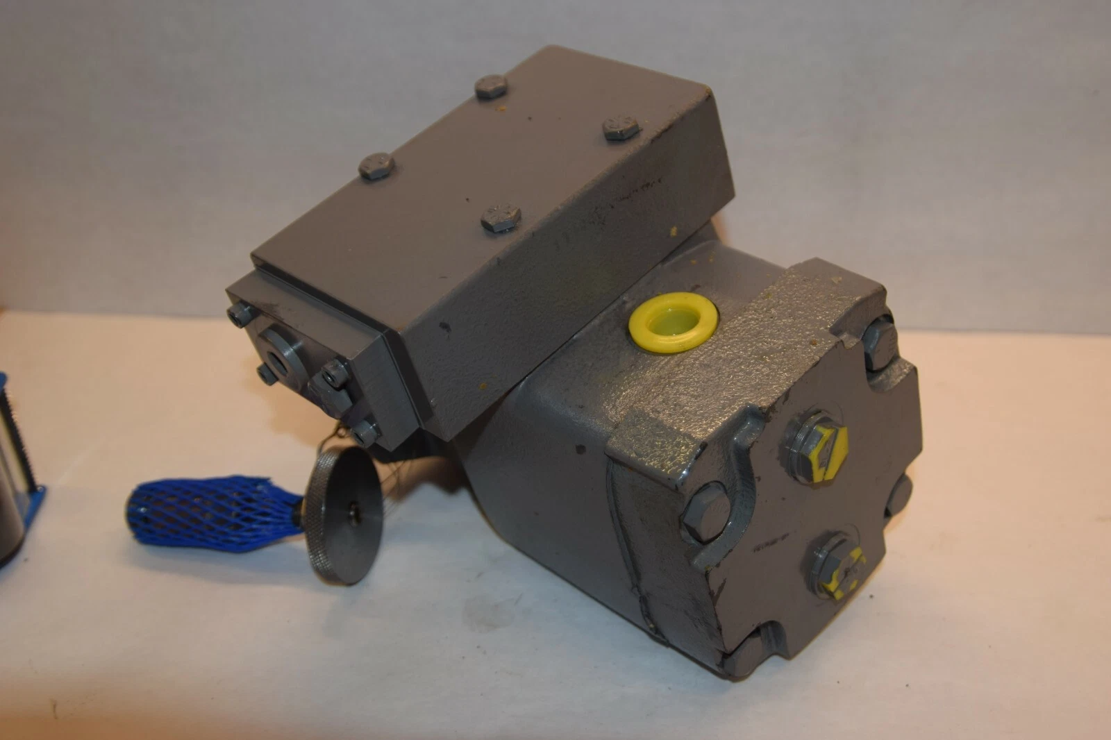 (New) Oilgear Hydraulic Pump MVQ-10A-AY-HN5N MVQ 10A AY HN5N