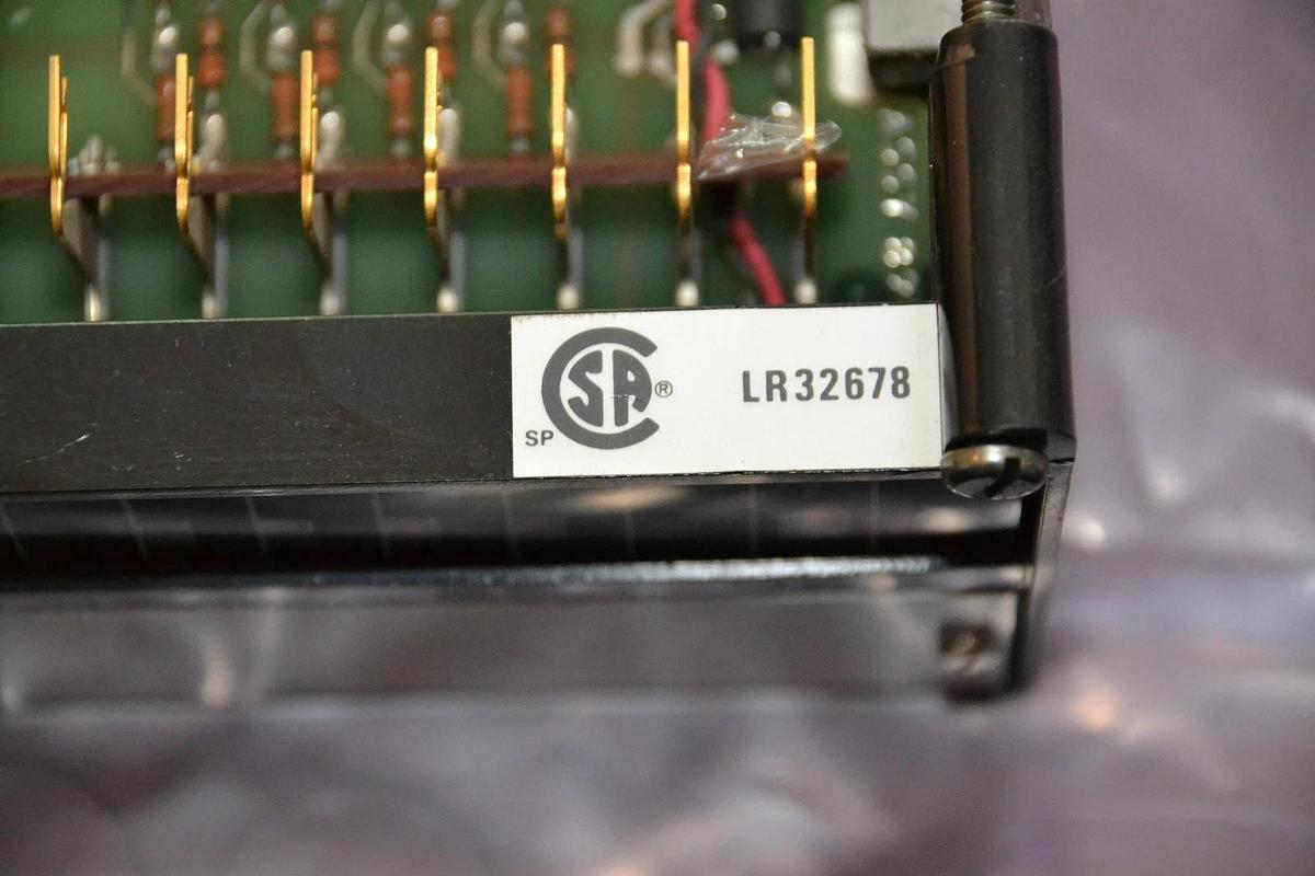 Used GOULD MODICON B237 INPUT MODULE