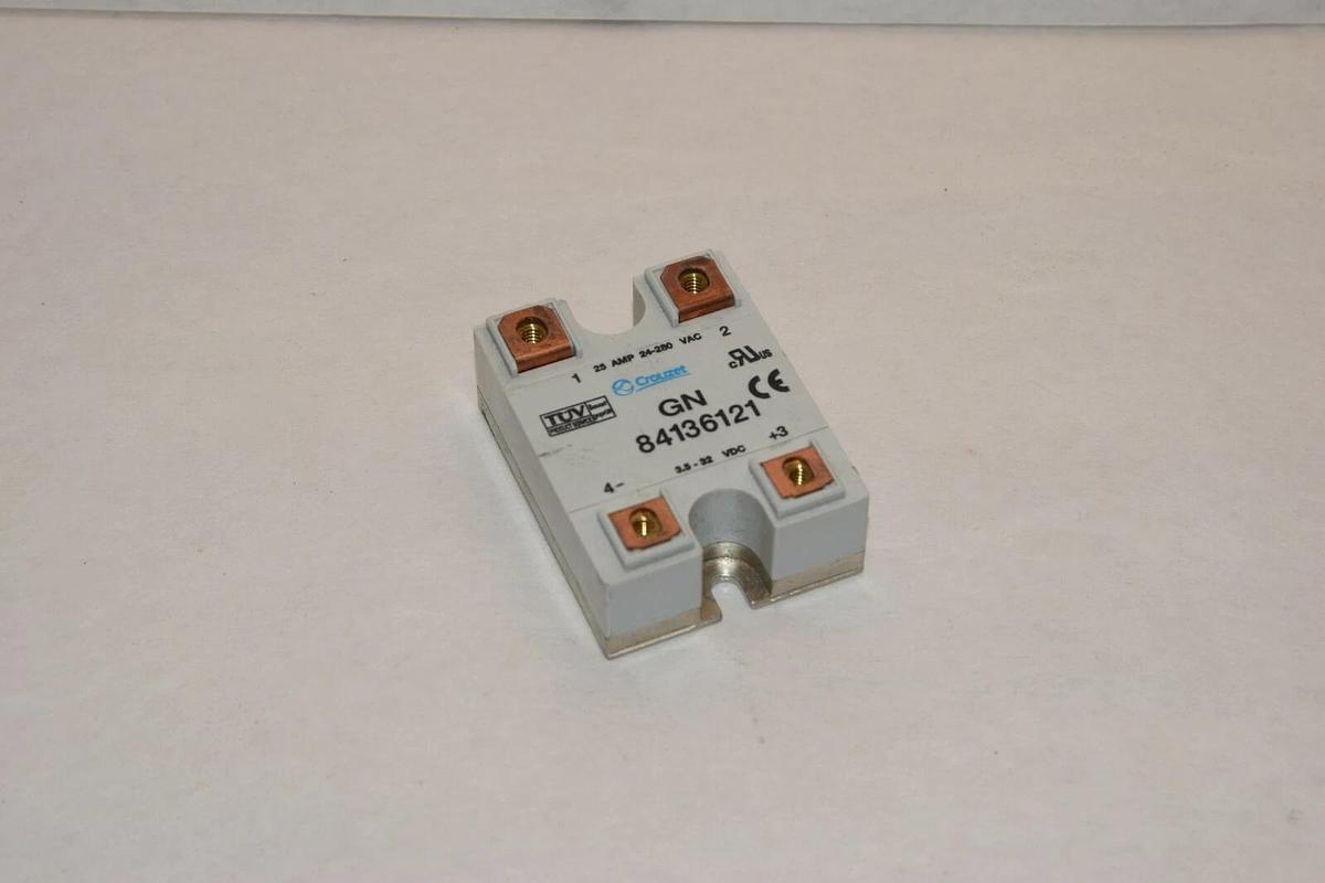 Used CROUZET GN 84136121 25A 24-280VAC 3.5-32VDC SOLID STATE RELAY