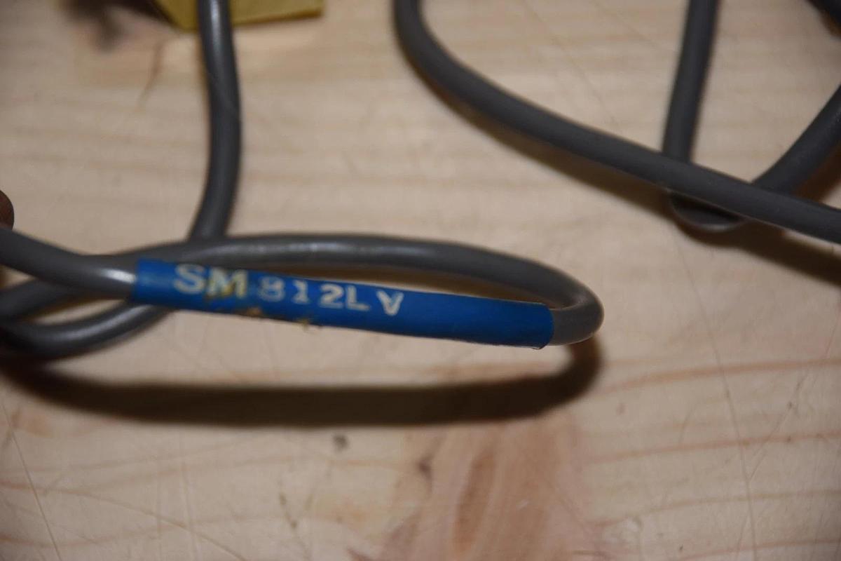 BANNER SM812LV PHOTOELECTRIC SENSOR NEW